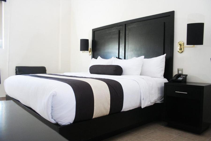 Hotel El Camino Inn & Suites Reynosa Exteriör bild