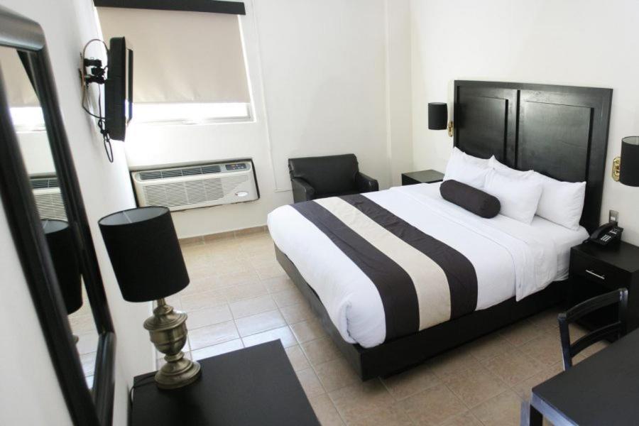 Hotel El Camino Inn & Suites Reynosa Exteriör bild