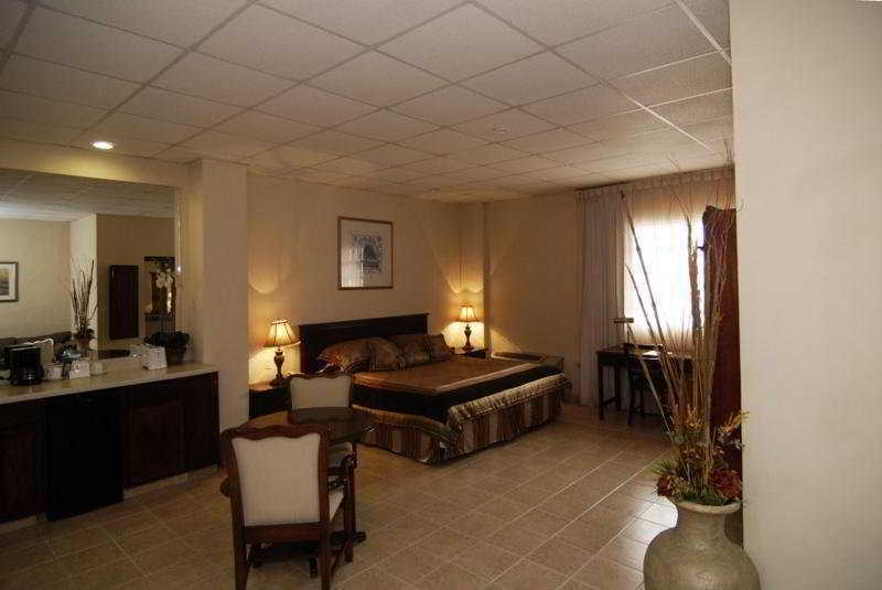 Hotel El Camino Inn & Suites Reynosa Exteriör bild