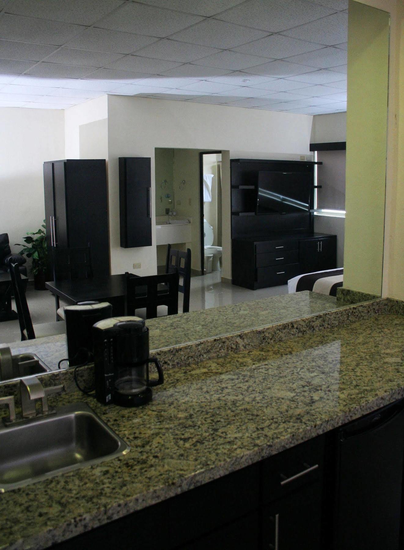 Hotel El Camino Inn & Suites Reynosa Exteriör bild