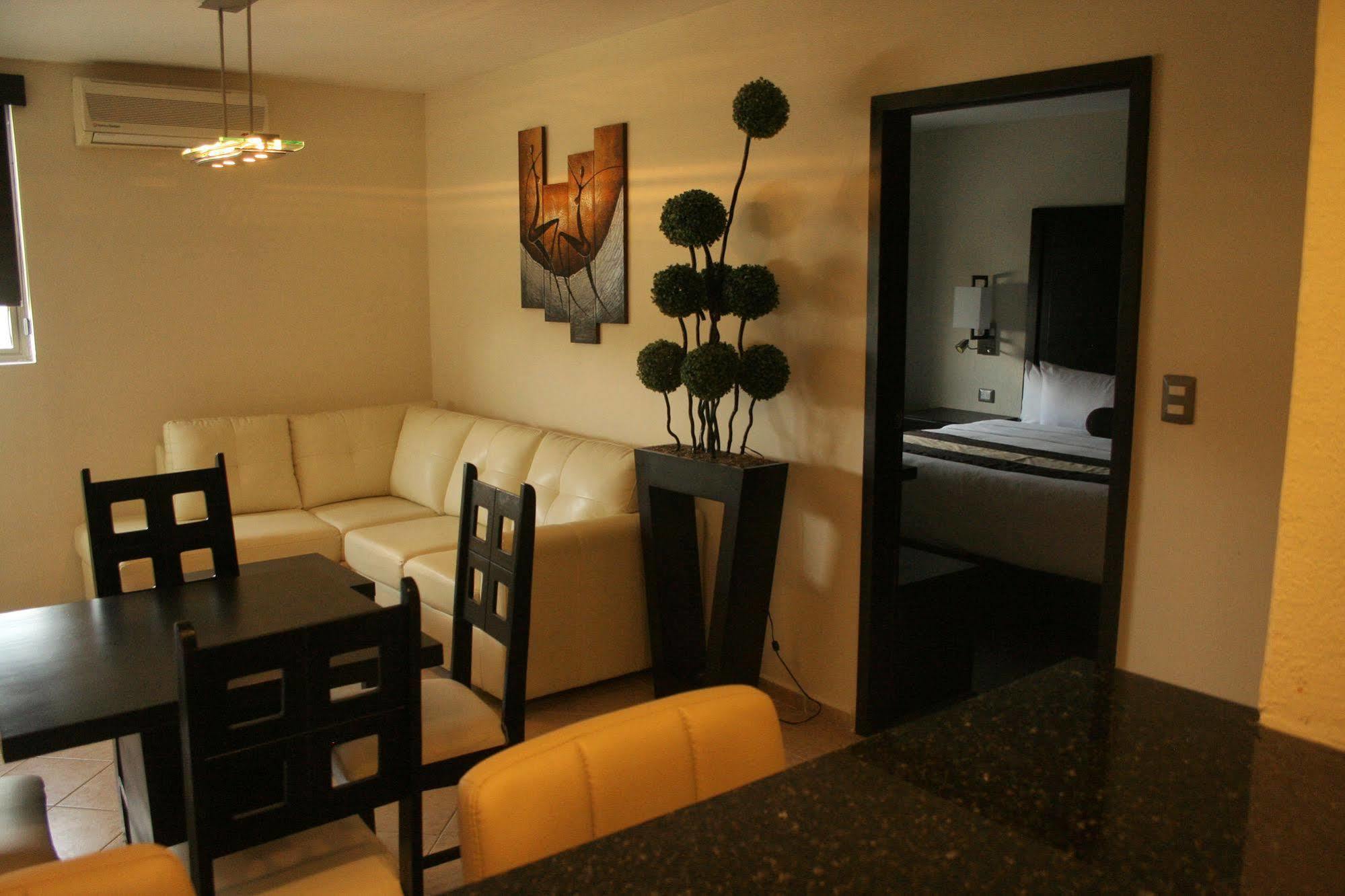 Hotel El Camino Inn & Suites Reynosa Exteriör bild