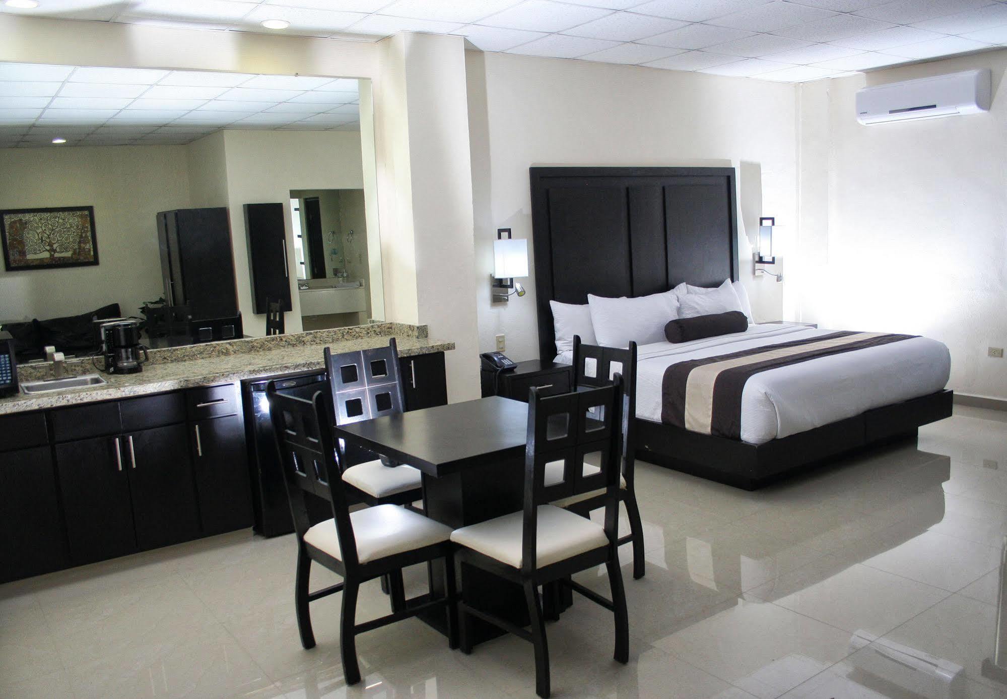 Hotel El Camino Inn & Suites Reynosa Exteriör bild