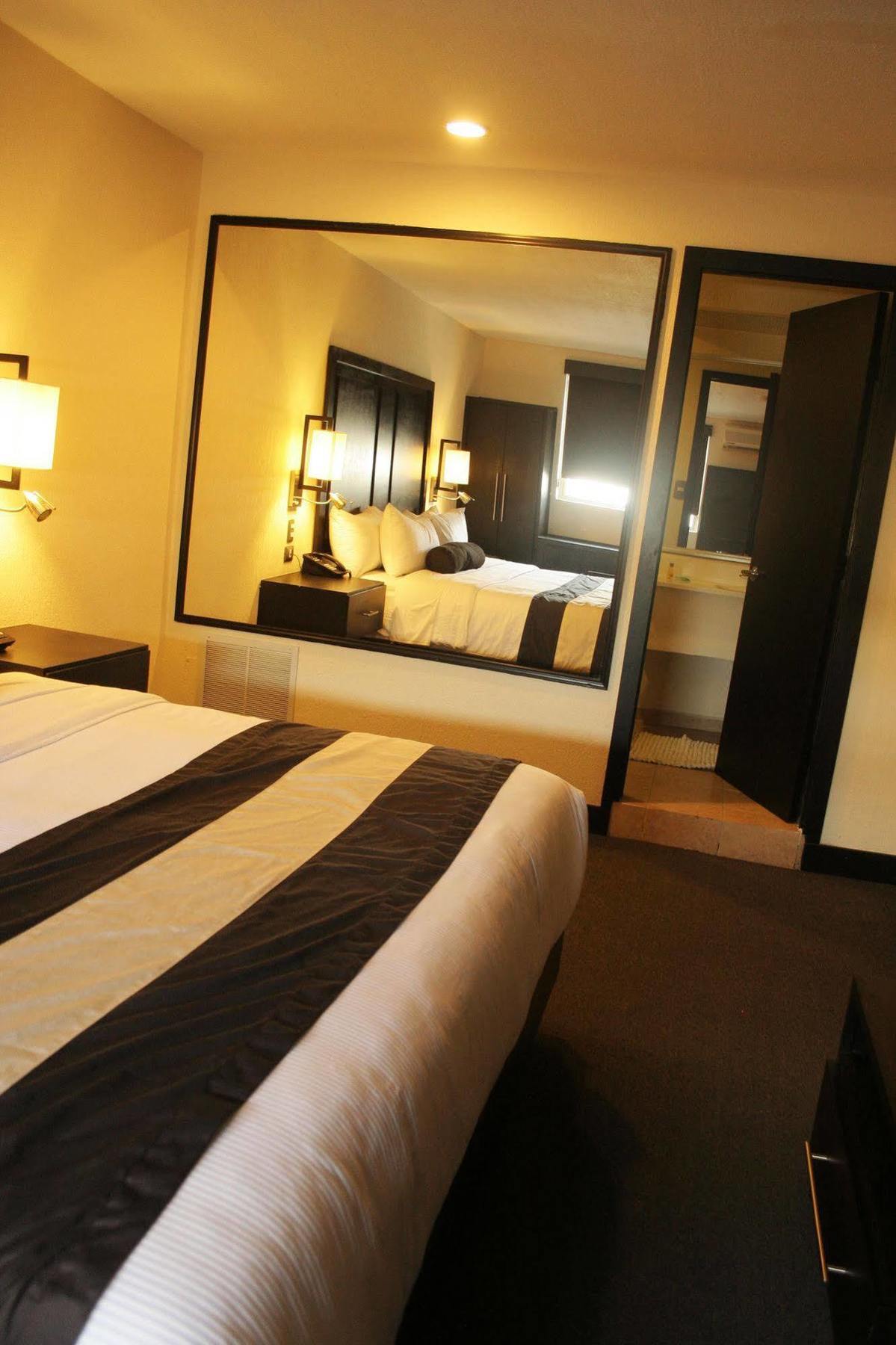Hotel El Camino Inn & Suites Reynosa Exteriör bild