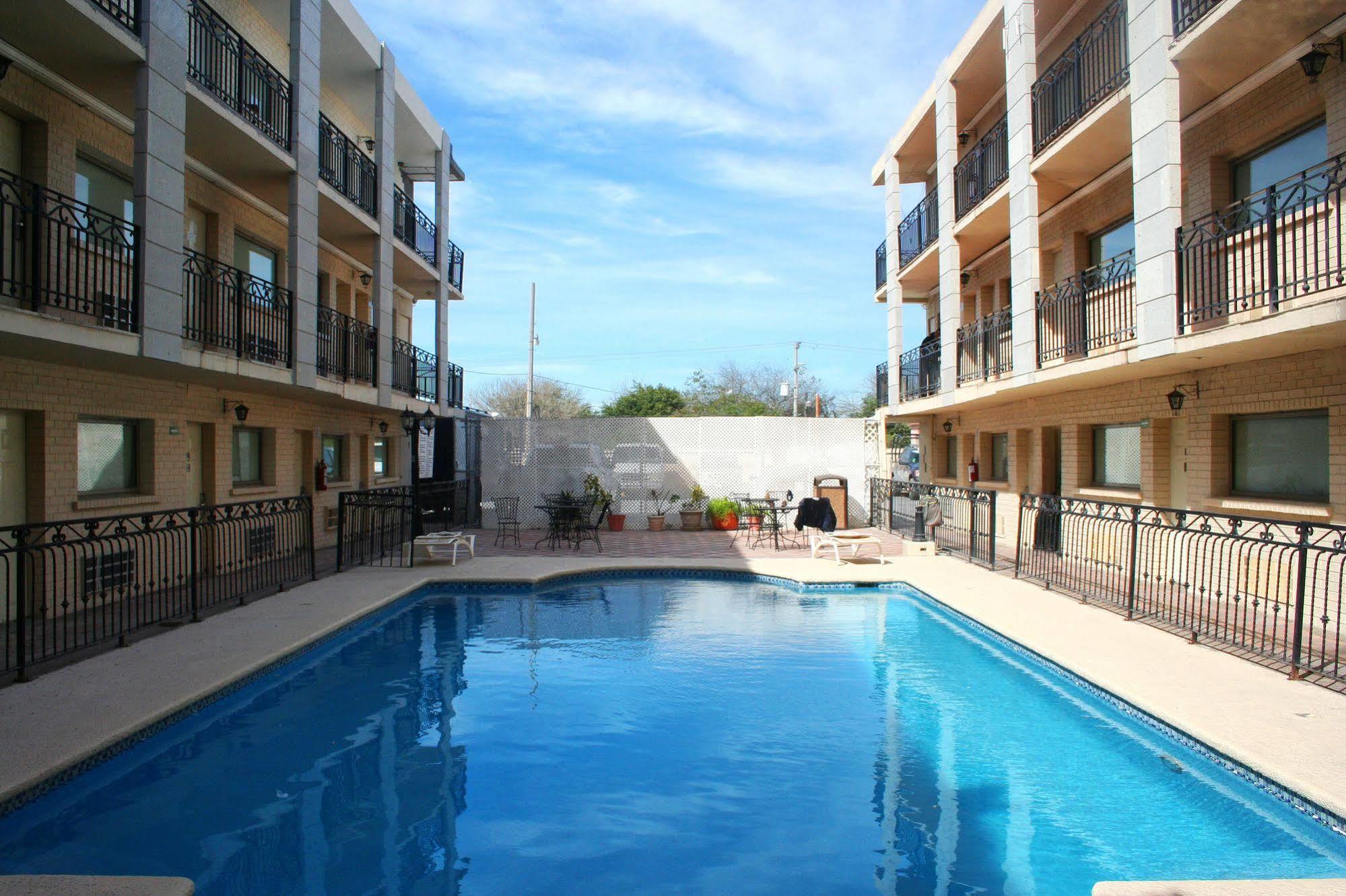Hotel El Camino Inn & Suites Reynosa Exteriör bild