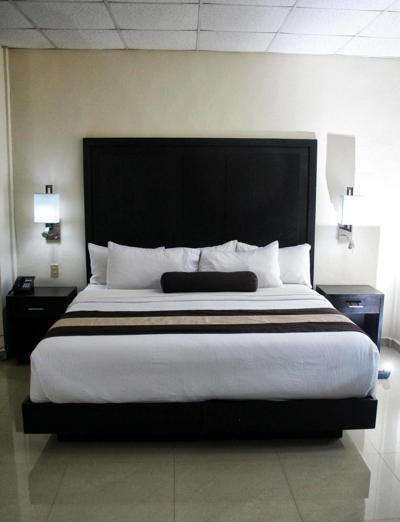 Hotel El Camino Inn & Suites Reynosa Exteriör bild